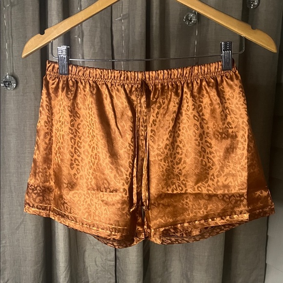 Leopard Print Satin Pajama Set - Picture 8 of 16